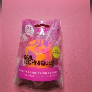 Real Techniques Makeup sponge/blender! Limited Edition colors!